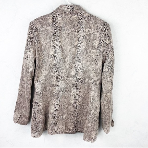 [Blank NYC] Snakeskin Animal Printed Blazer Jacket - Picture 6 of 6